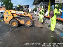 Con escobas, palas y maquinaria, Cali recupera la movilidad en la Carrera 1ª