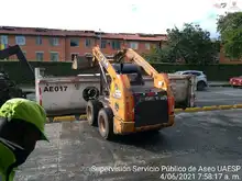 Con escobas, palas y maquinaria, Cali recupera la movilidad en la Carrera 1ª