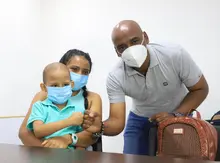 Estudiantes en situación hospitalaria recibieron tabletas digitales para sus clases