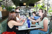 Disfrutar con la familia y amigos también dinamiza la economía caleña