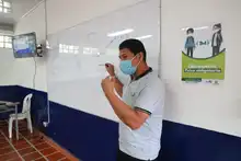 Más de 300 estudiantes de la comuna 8 regresaron a las aulas de clase