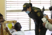Niñas y niños de la comuna 15 recibieron donaciones y compartieron una tarde llena de alegría
