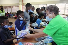 Niñas y niños de la comuna 15 recibieron donaciones y compartieron una tarde llena de alegría