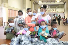Niñas y niños de la comuna 15 recibieron donaciones y compartieron una tarde llena de alegría
