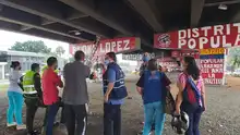 Mesa de Dialogo con voceros de barras del américa que llevan a cabo intervención de pintura en el puente de la calle 26 con autopista.