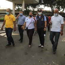 Alcaldía de Cali realizó recorrido en el sector La Luna para revisar afectaciones en el comercio