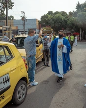 ¡Los taxistas caleños renovaron su fe en el Parque Panamericano!