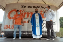 ¡Los taxistas caleños renovaron su fe en el Parque Panamericano!