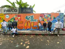 Jóvenes de la comuna 18 pintaron un regalo para Cali