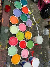 Jóvenes de la comuna 18 pintaron un regalo para Cali