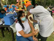 Los jóvenes en Cali dan ejemplo en las jornadas de vacunación contra covid-19