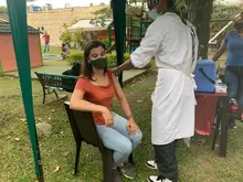 Los jóvenes en Cali dan ejemplo en las jornadas de vacunación contra covid-19