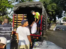Intervención humanitaria a la población migrante en las afueras de la Terminal de Transporte de Cali