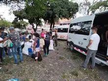 Intervención humanitaria a la población migrante en las afueras de la Terminal de Transporte de Cali