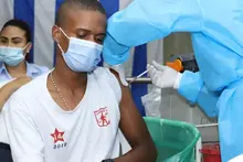 Barristas del América cumplieron la cita para vacunarse contra la Covid-19 
