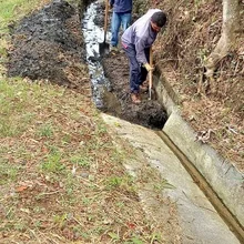 Con rocería, barrido de maleza y limpieza de cunetas también se impacta la zona rural