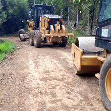 Con rocería, barrido de maleza y limpieza de cunetas también se impacta la zona rural