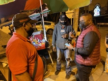 De día y de noche, Alcaldía de Cali busca a vendedores informales para ser registrados