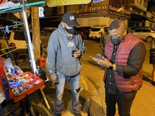 De día y de noche, Alcaldía de Cali busca a vendedores informales para ser registrados