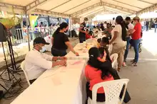 Con masiva participación, Alcaldía acercó su oferta institucional en Feria de Servicios de la comuna 21
