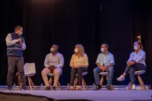 La gobernadora Clara Luz Roldán, quien estuvo en el evento, felicitó a los jóvenes por haber logrado esta certificación. 
