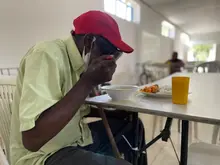 A 250 personas beneficia un comedor en el barrio República de Israel