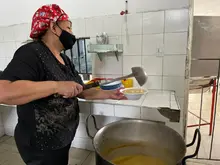 A 250 personas beneficia un comedor en el barrio República de Israel