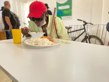 A 250 personas beneficia un comedor en el barrio República de Israel