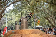 ¡Adrenalina pura! El BMX Dirt Jump se tomó el parque de El Ingenio  