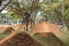 ¡Adrenalina pura! El BMX Dirt Jump se tomó el parque de El Ingenio  