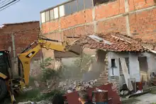 Alcaldía y Policía demuelen vivienda que era usada para microtráfico y crimen organizado 