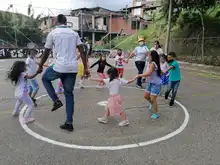 Jugando se aprende con Cariño a la Calle