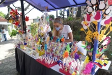 La ‘Loma de la Cruz’ se convirtió en un bazar de emprendimientos juveniles