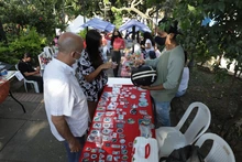 La ‘Loma de la Cruz’ se convirtió en un bazar de emprendimientos juveniles