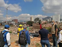 Comerciantes del área de renovación urbana se capacitan en el manejo de residuos. 