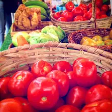 La reactivación económica del sector rural se apoya comprando en los Mercados Campesinos