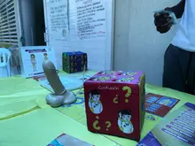 Condonatón para prevenir embarazos y educar a jóvenes en salud sexual