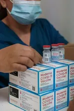 Más de 17 mil segundas dosis de Moderna llegaron a Cali para población especial