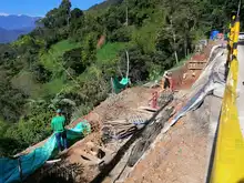 Avanza la construcción de pozos de contención en la vía a El Saladito 