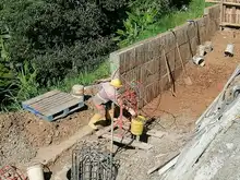 Avanza la construcción de pozos de contención en la vía a El Saladito 