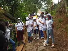 EMRU lidera caminatas ecológicas dirigidas a jóvenes que viven en las zonas que tendrán renovación urbana