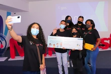 Estudiantes caleños desarrollan soluciones innovadoras para transformar sus entornos escolares