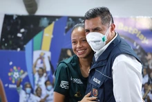 Alcalde condecora a jugadoras del Deportivo Cali