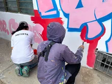 Mediante arte urbano, en la comuna 13 se promueve el fútbol en paz