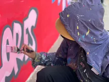 Mediante arte urbano, en la comuna 13 se promueve el fútbol en paz