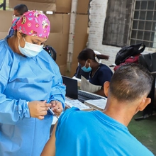 Mediante alianza público-privada, se vacunaron recicladores de oficio en Cali