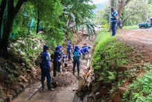 Labores de limpieza a quebradas de la comuna 20 