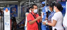 Caleños destacan acompañamiento de autoridades en el día sin IVA