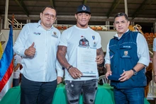 Emotivo homenaje de la Alcaldía de Cali a Óscar Rivas, campeón mundial de boxeo 