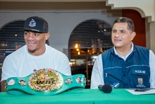 Emotivo homenaje de la Alcaldía de Cali a Óscar Rivas, campeón mundial de boxeo 